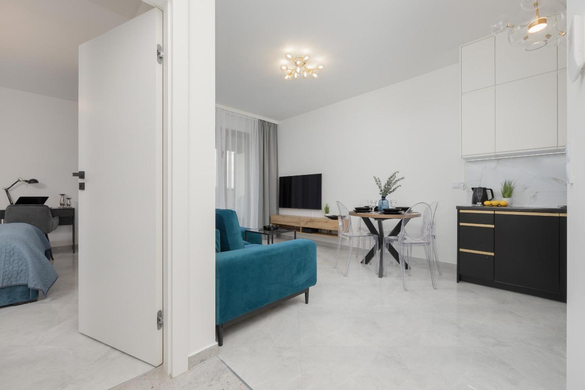 Apartment With Balcony & Parking In Warsaw By Noclegi Renters Varsóvia Exterior foto